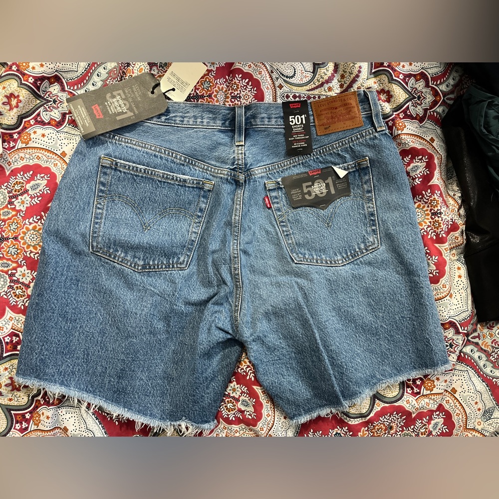 Levis 501 Mid thigh shorts - Picture 2 of 4